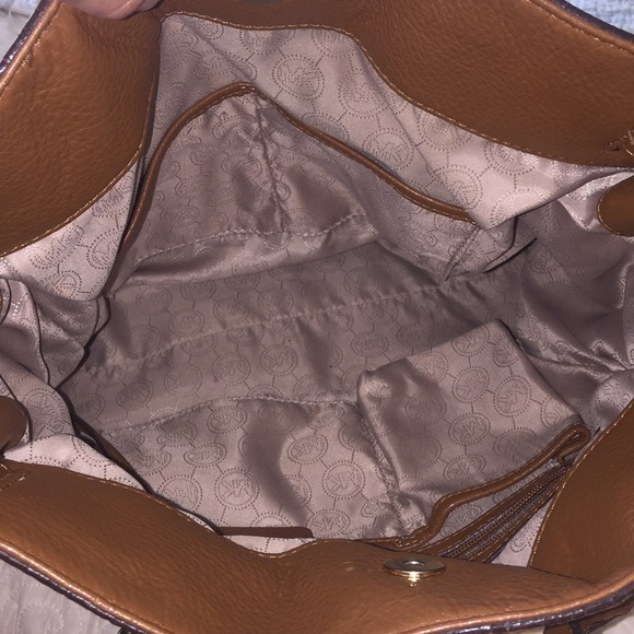 MK Hamilton - Picture 4 of 4